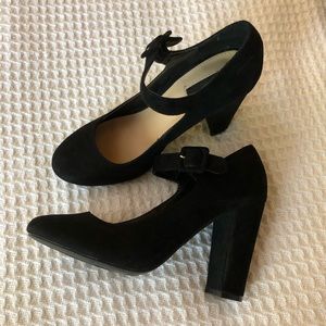 ❄️ 2 for $30 | Black Forever 21 Faux Suede Heels